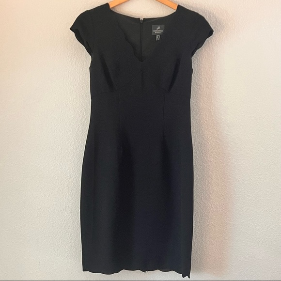 Adrienna Papell Black Scallop V Neck Cocktail Dress Size 4 - Picture 1 of 4